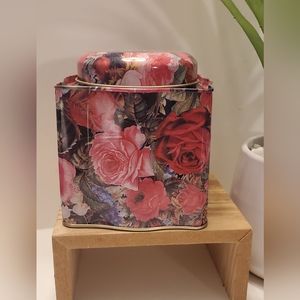 ⭐️Floral Tea Tin by Daher Nwot